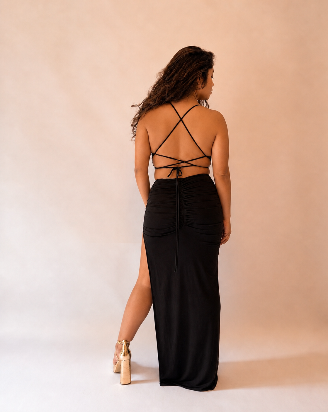 Pasión Plunge Halter Lace-Up Back Maxi Dress